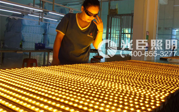 LED線條燈生產圖
