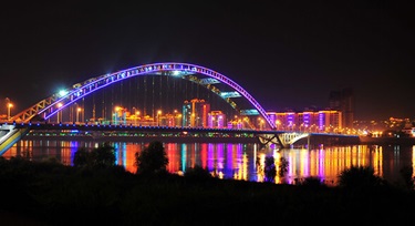 橋梁LED護欄燈,亮化城市命脈