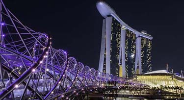 不規則橋梁 除了點光源還有什么燈具比它更適合呢?