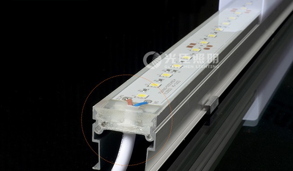 LED護欄管灌膠工藝 LED護欄管灌膠工藝